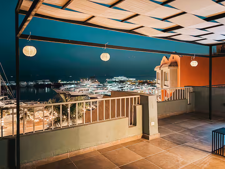 Stylisch New Marina Penthouse with 100m Rooftop