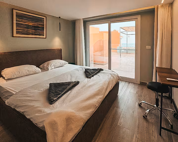 Stylisch New Marina Penthouse with 100m Rooftop - Image 2