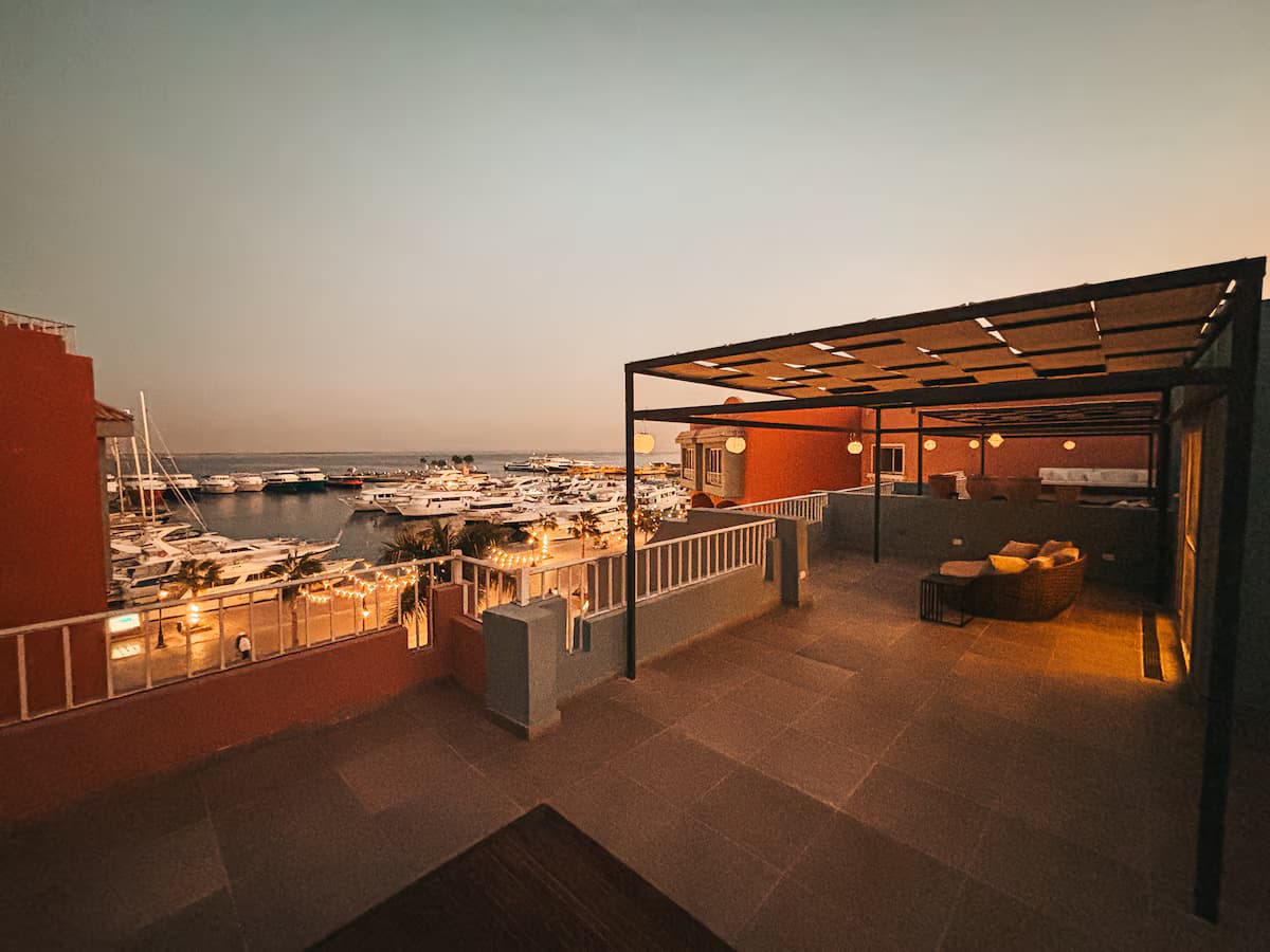 Stylisch New Marina Penthouse with 100m Rooftop - Image 4