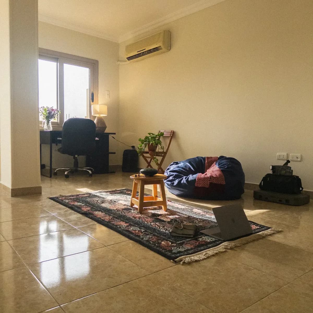 Peaceful Room with Tree View in Maadi - Image 2