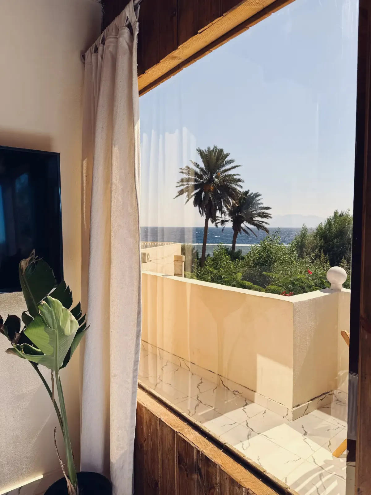 PLUM – Rooftop Sea View Studio, 1 Min to the Beach