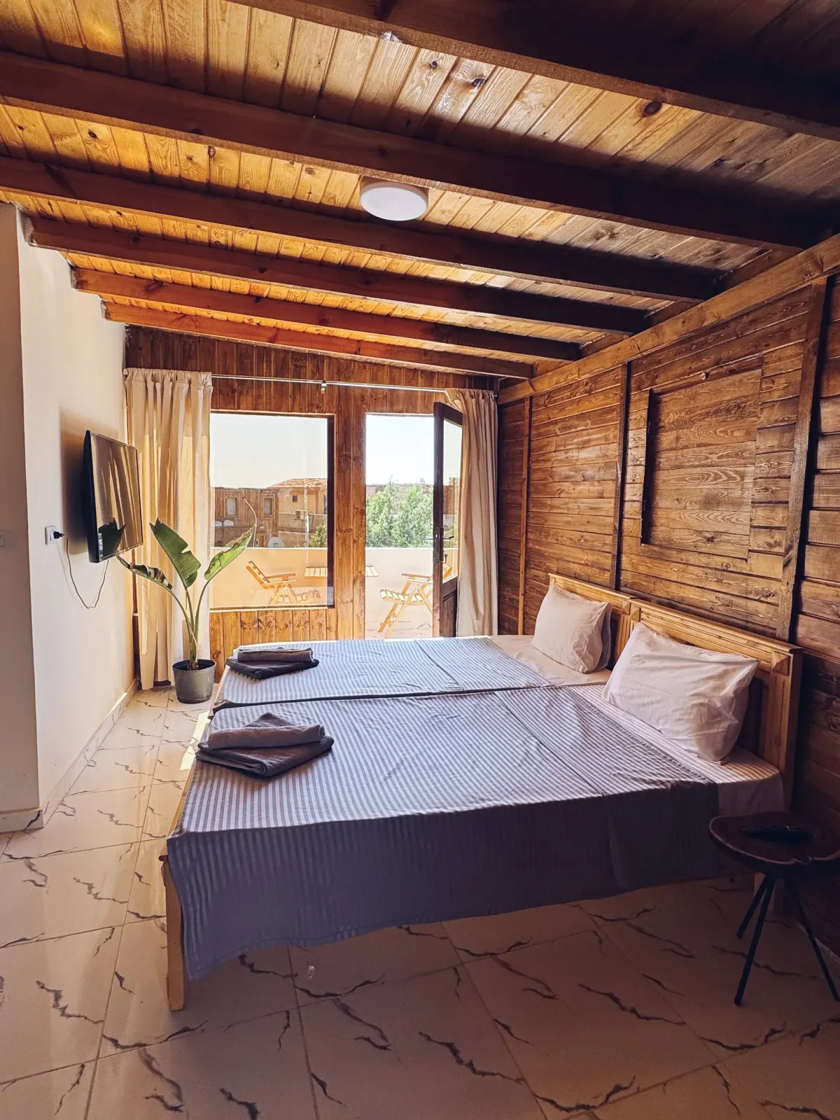 PLUM – Rooftop Sea View Studio, 1 Min to the Beach - Image 2