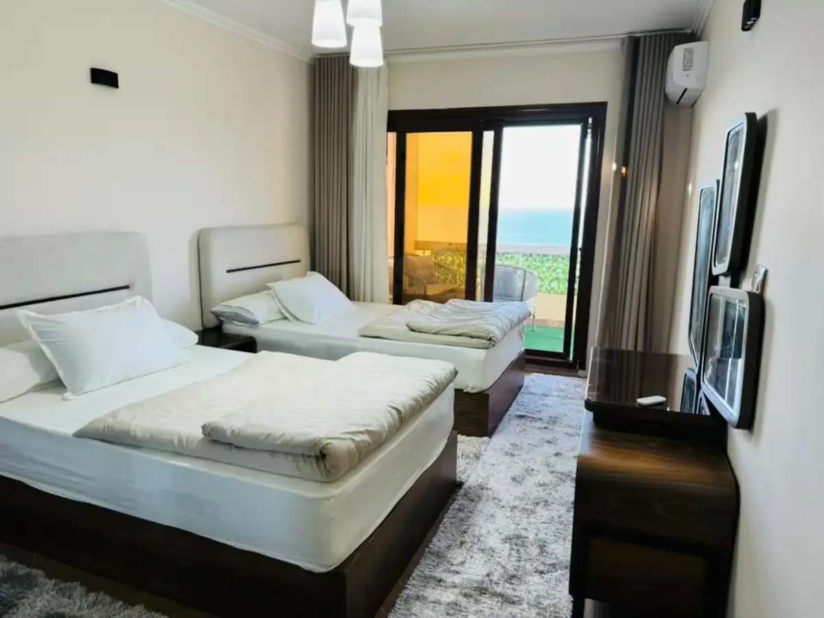 Gleem Pearl Seaview 2-Bedroom - Image 4