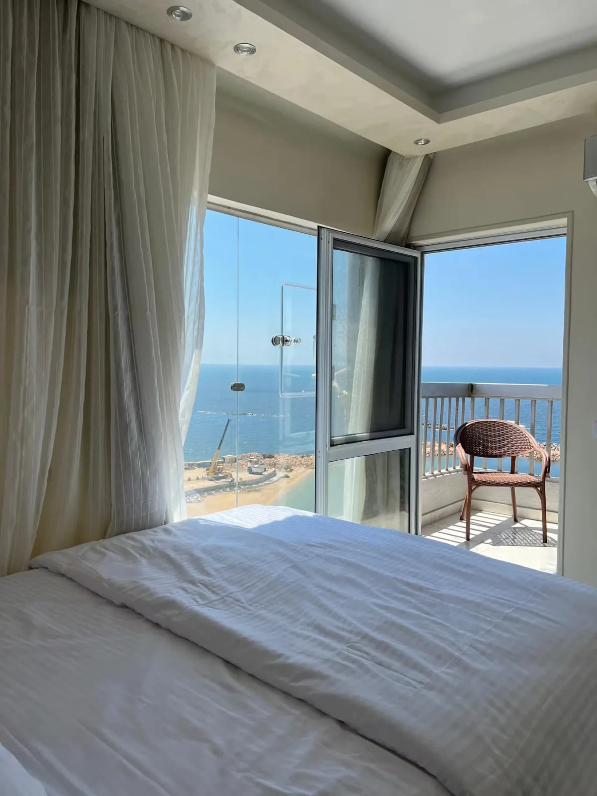Luxury apartment (families or same gender only)